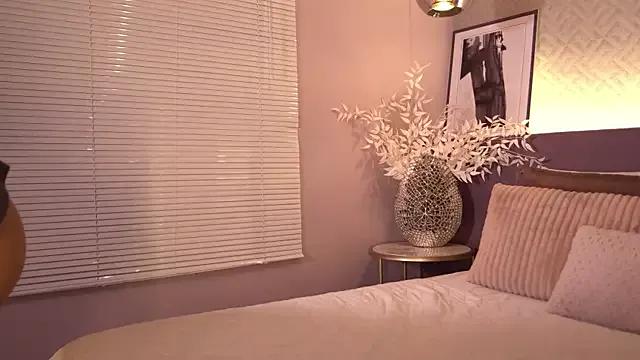 ElleDiane on StripChat 