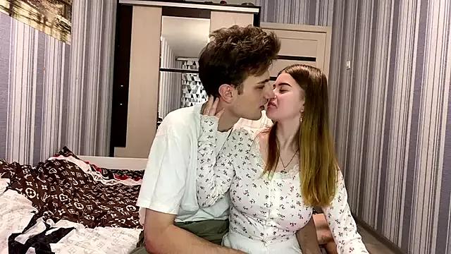 EmiliaCouple on StripChat