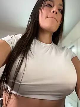 Emmily_19 on StripChat 