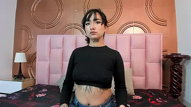 emmily_keller19 on StripChat 