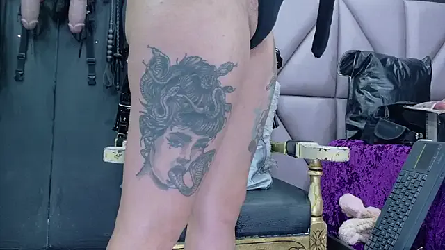 EvaSabath — Worship my divine legs 