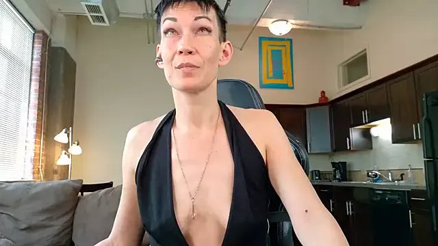 EveEnigma on StripChat 