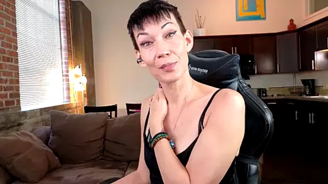 EveEnigma on StripChat 