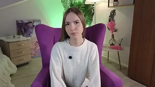 FranciscaGaring — Show a funny face 