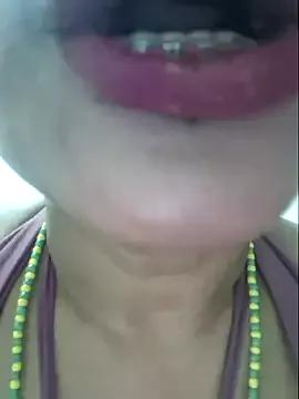 Freechat gatadeojosclaros on StripChat