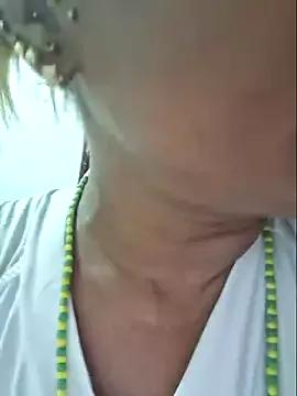 Freechat gatadeojosclaros on StripChat