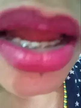 Freechat gatadeojosclaros on StripChat