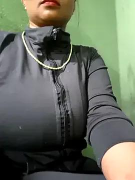 Freechat gatadeojosclaros on StripChat