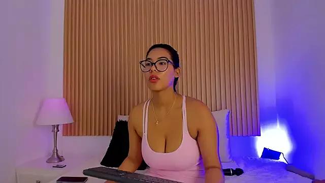 GenesisRuiz on StripChat 