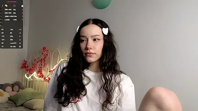 glamourr — suck 2 fingers close to cam