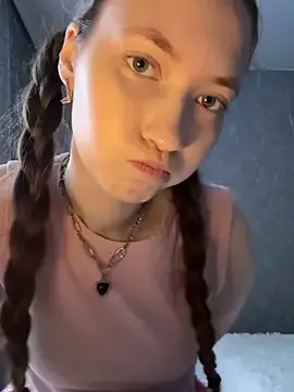 Holy_Poly on StripChat