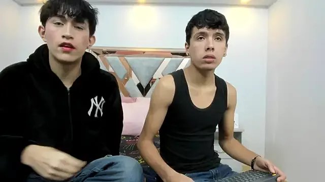 hoot_booys_ on StripChat 