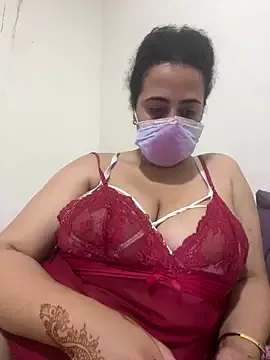 Hot-Nayla