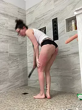 HotMomBod — STOP CLEANING....BJ BREAK!!!