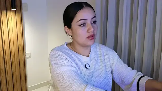 Isa_1207 — undress me and put cream on my body