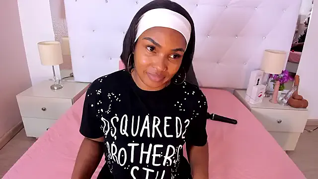 Isla_Scott — two fingers in my pussy, wet