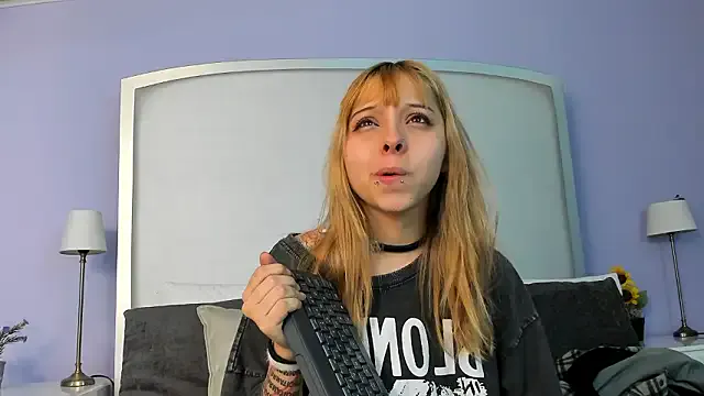 its_bibi — Hii, you wanna see me nude in my kitchen