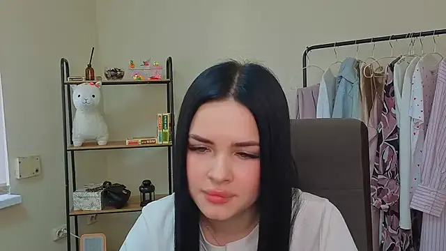 JenniferHowardd — air kiss + smile