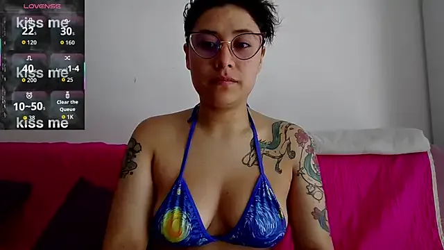 Juliexxxxtasy — oil in my tits 