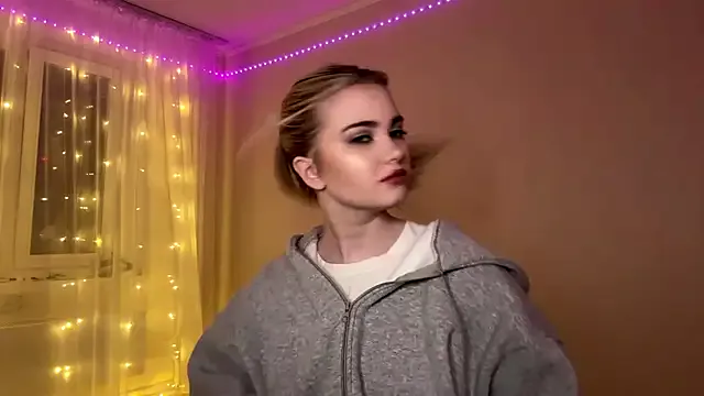 KariJarecke — Pull my nipples