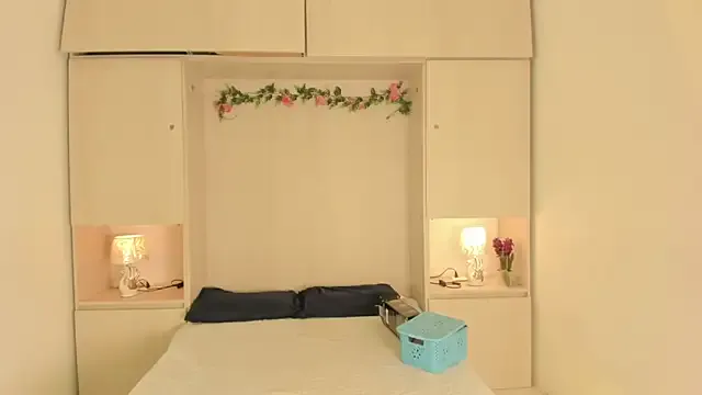 KendallRosse1 — Strip dance all naked slow