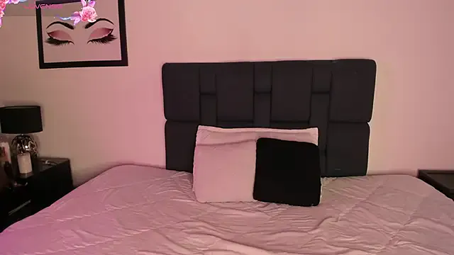 Khenta_Michells on StripChat