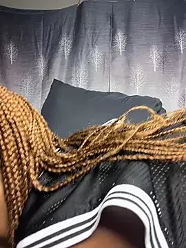 Kikie23 on StripChat 