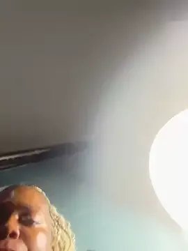 Kikie23 on StripChat 