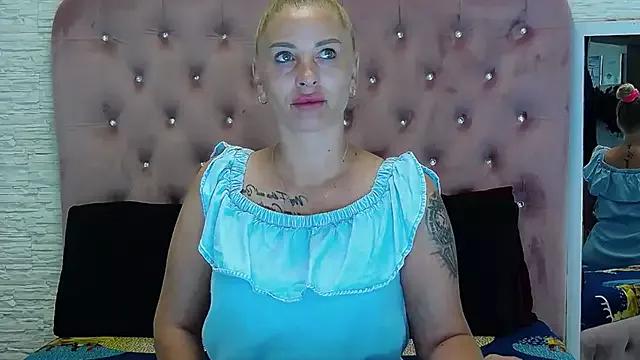 KikiSweet08 on StripChat 