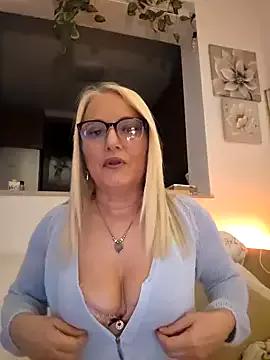 kikkastar on StripChat 