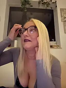 kikkastar on StripChat 