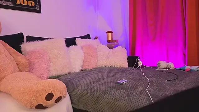 KimNaty on StripChat