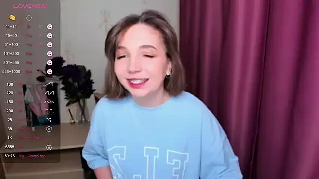 KindHazelHere_ on StripChat 