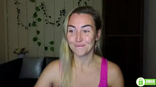 Kiss_julli88I from StripChat