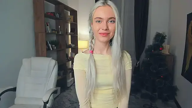 KristalCrowner on StripChat