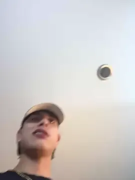 Lander_Cruz on StripChat