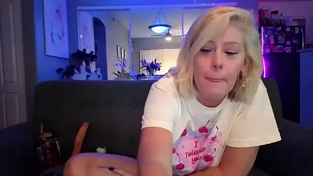 Lexi_Shocker — Lose pants..warm me up & get me wet!