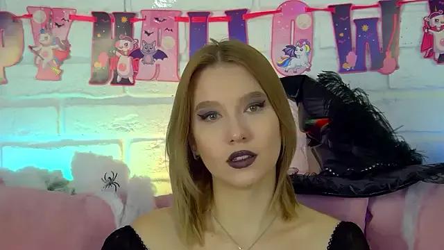 Admire sexy escort LiliLinn LiliLinn from StripChat