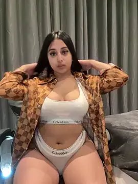 LilMisIndianx on StripChat 