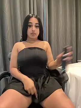 LilMisIndianx on StripChat 