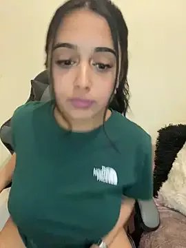 LilMisIndianx on StripChat 