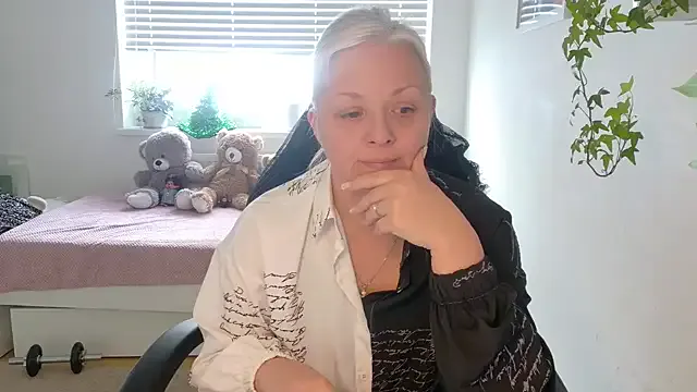 Linsy_Kim — tease me