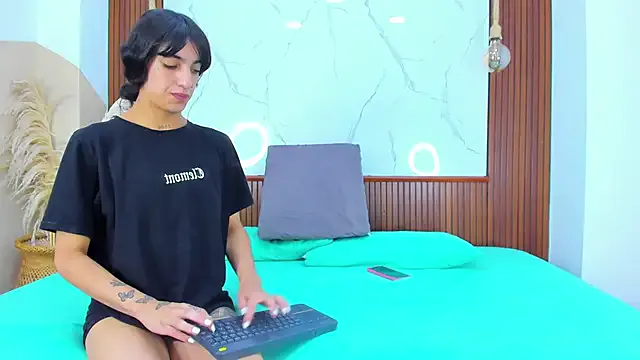 Loversinfire2 on StripChat