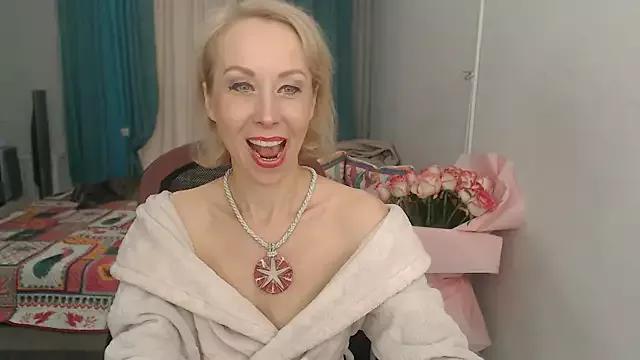 LuxuryNika on StripChat 