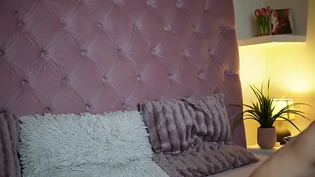 MaiaMini on StripChat