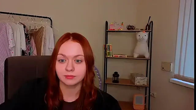 MaryyKeller — air kiss + smile