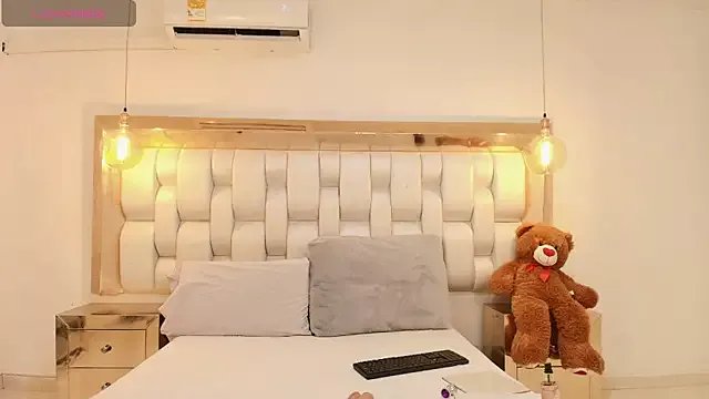 MayaBaker on StripChat 