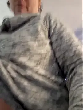 MilfyMrsRobinson — Pussy play when tipped