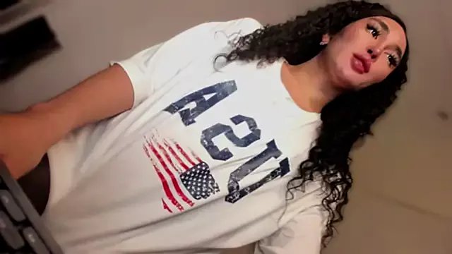 MissValentinaJohnson on StripChat 