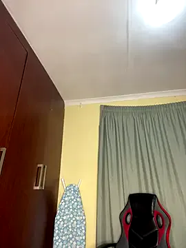 MiyaXo2 on StripChat